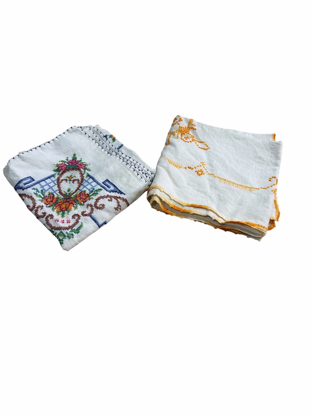 Vintage Handmade Embroidered Tablecloth Bundle 2 Small Cloths 4 Washcloths